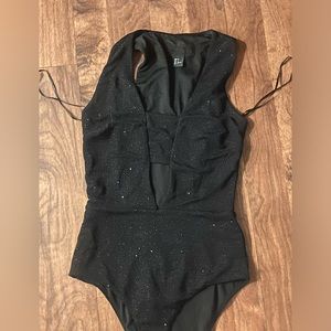 H&M black top / glitter (doesn’t itch )